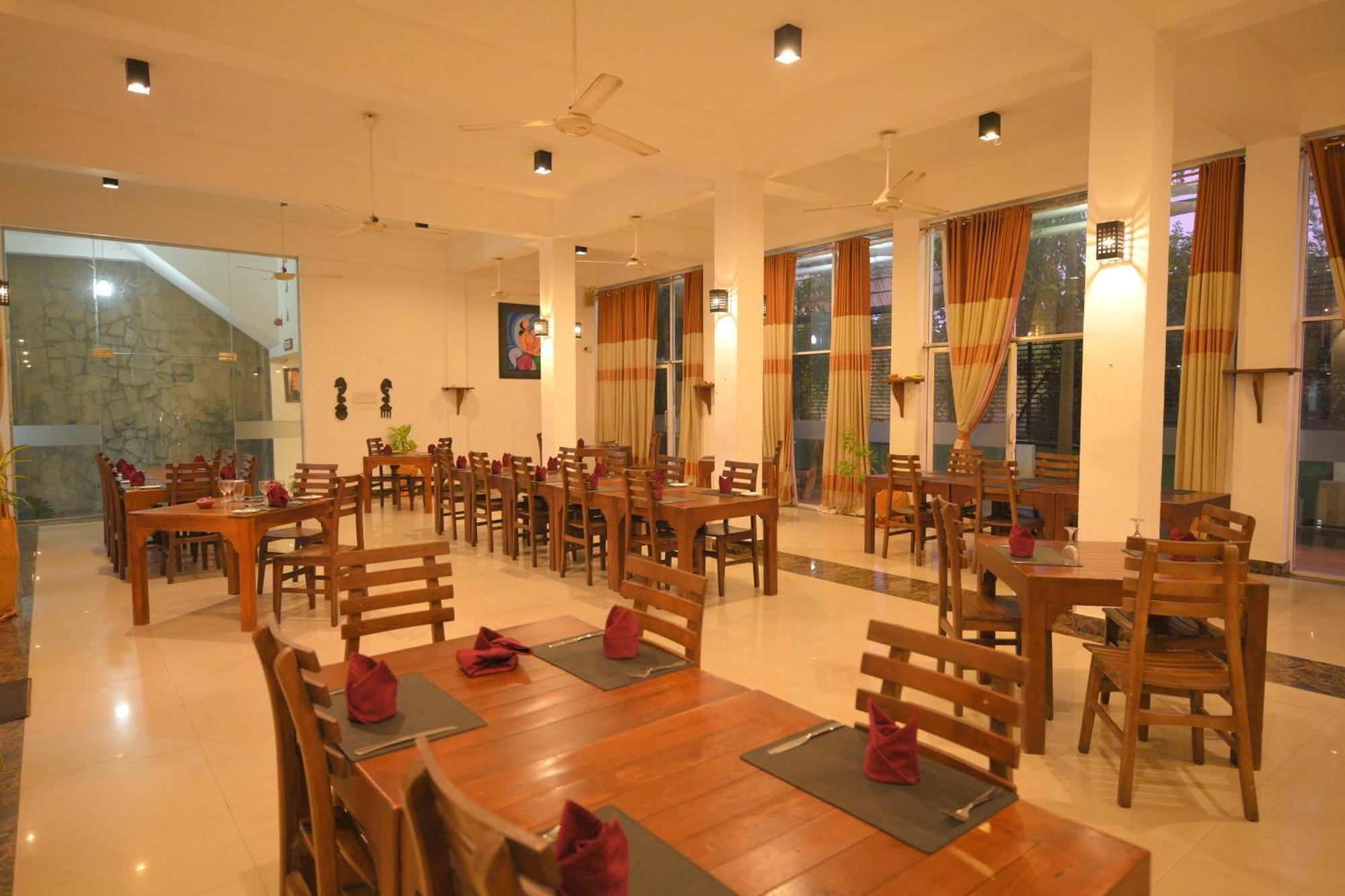 Ceylan Lodge Anurâdhapura Extérieur photo